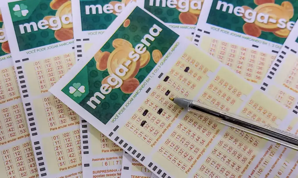Volante da Mega-Sena sendo preenchido