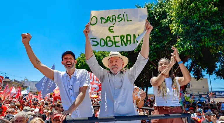 Leandro Grass e Lula durante caminhada em Ceilândia em 9 de outubro de 2026