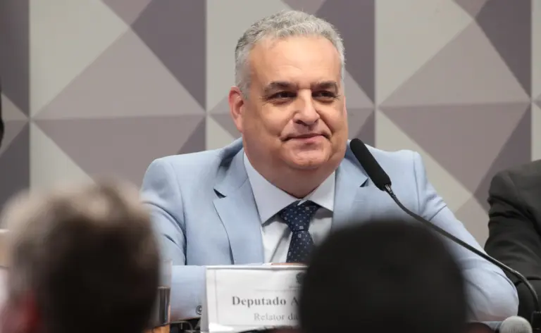 Alfredo Gaspar em atividade parlamentar na Câmara dos Deputados, em outubro de 2025