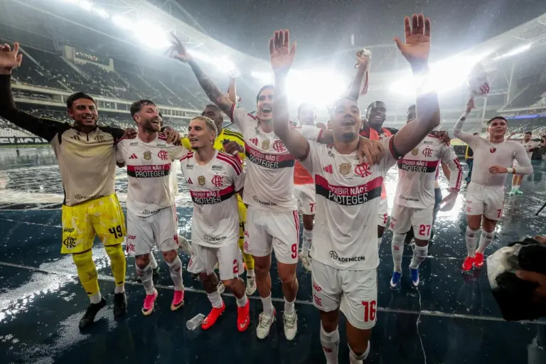 Jogadores do Flamengo comemoram no clássico contra o Vasco em 29 de outubro de 2026
