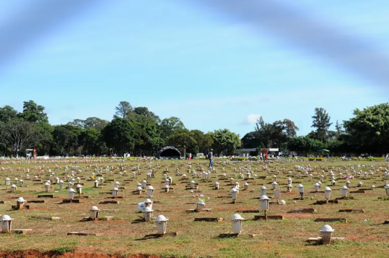 Cemitério do Distrito Federal em fotografia da Agência Brasília