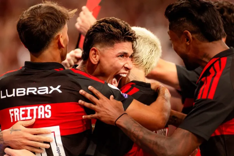 Jogadores do Flamengo no clássico contra o Fluminense pela 30ª rodada do Brasileirão de 2026