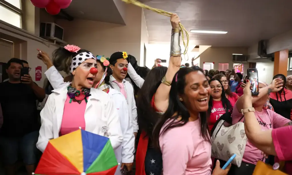 Atividade de acolhimento em campanha de Outubro Rosa