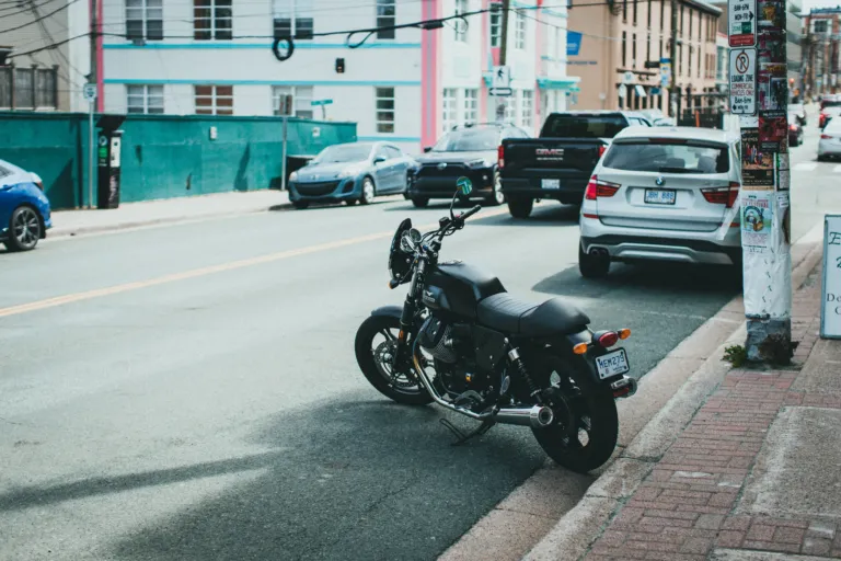 Motocicleta estacionada