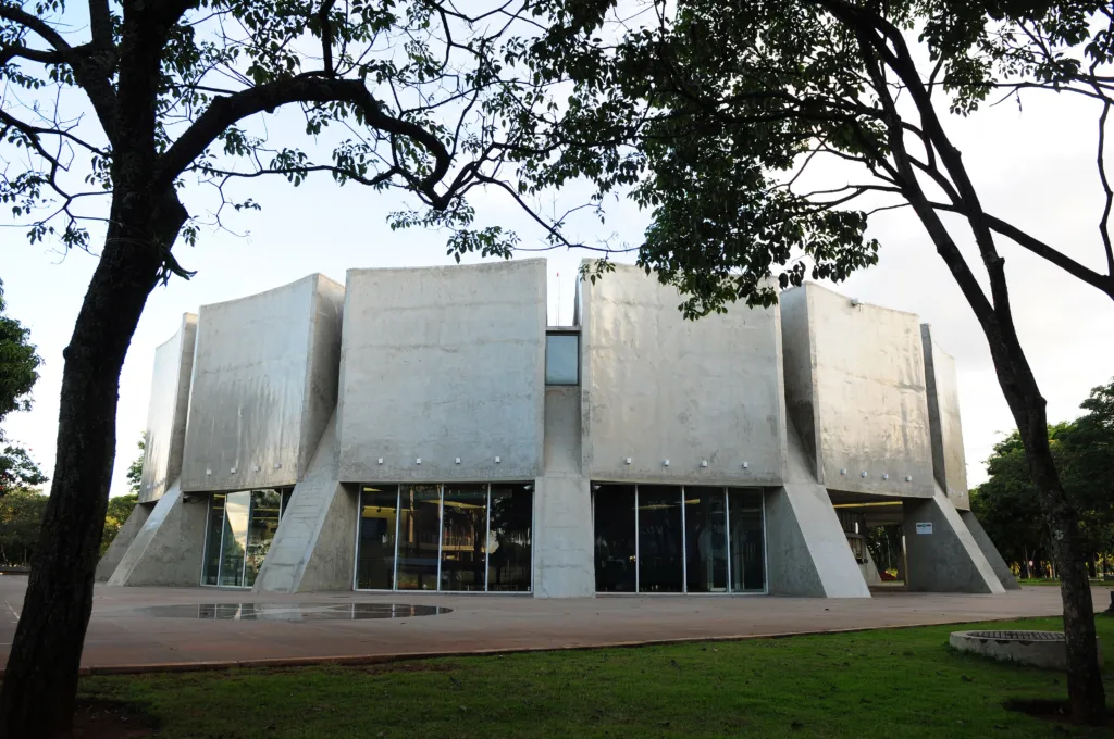 Fachada do Planetário de Brasília no Eixo Monumental