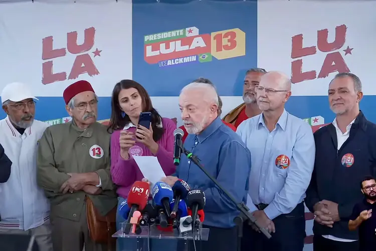 Lula durante entrevista em Porto Alegre, em 19 de outubro de 2026.